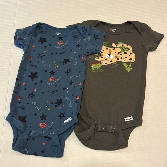 Gerber Baby Onesie Bodysuits set of age 6-9 months - Picture 1 of 14